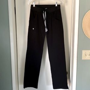 XS Tall Black Figs Kade Cargo Scrub Pants